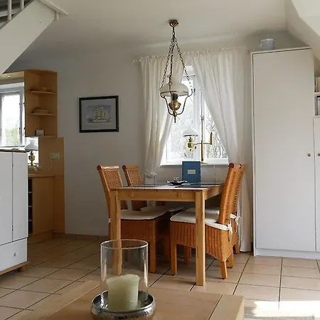 Friesenperle 6, Feldstraße *