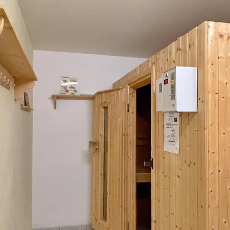 Friesenperle 6, Feldstraße